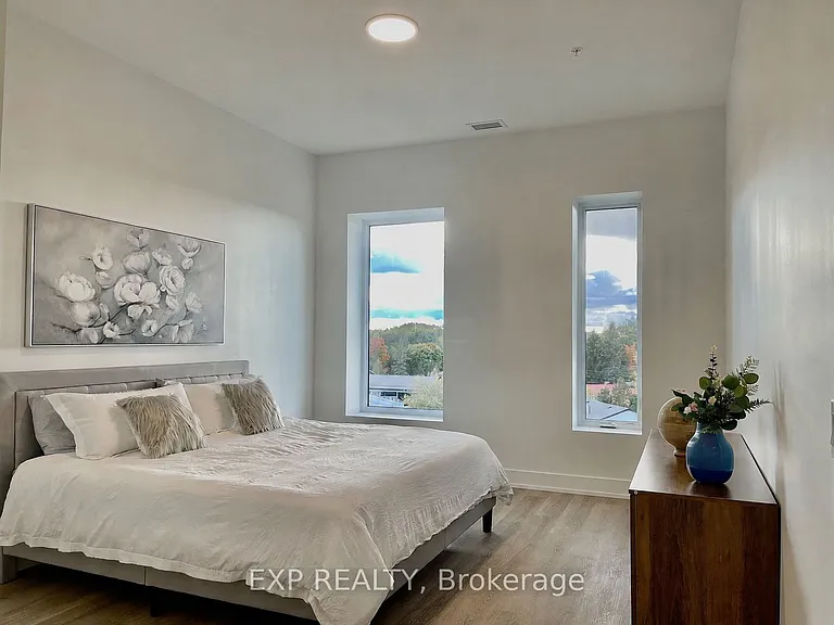 19 West St N #Penthouse 2 — Photo 14