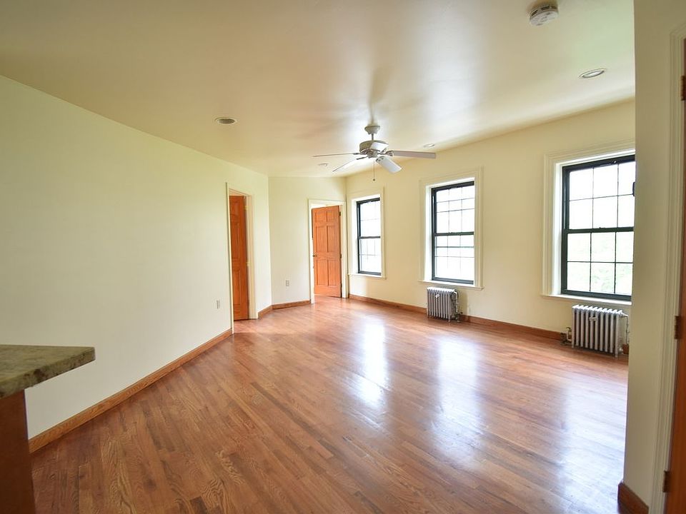1st image of 25 Madison St #5