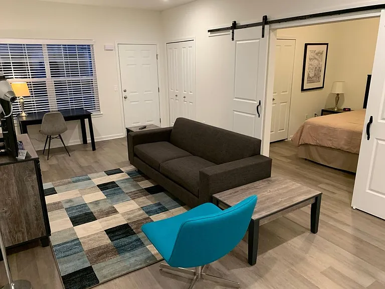 Towne Center Apartments — Photo 35