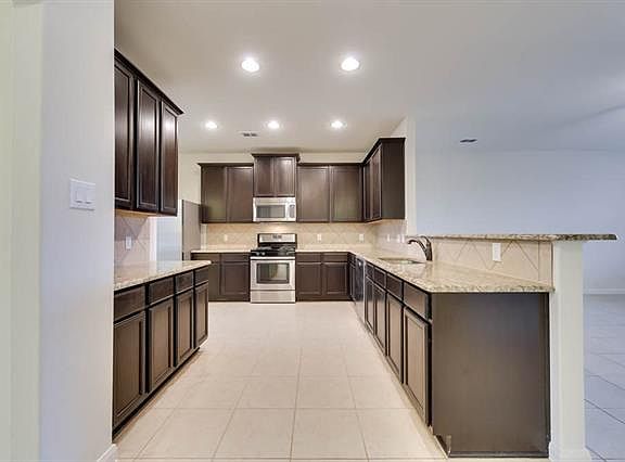 4th image of 2501 Summer Trail Dr
