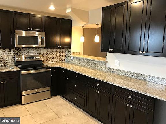 4th image of 19 Boileau Ct