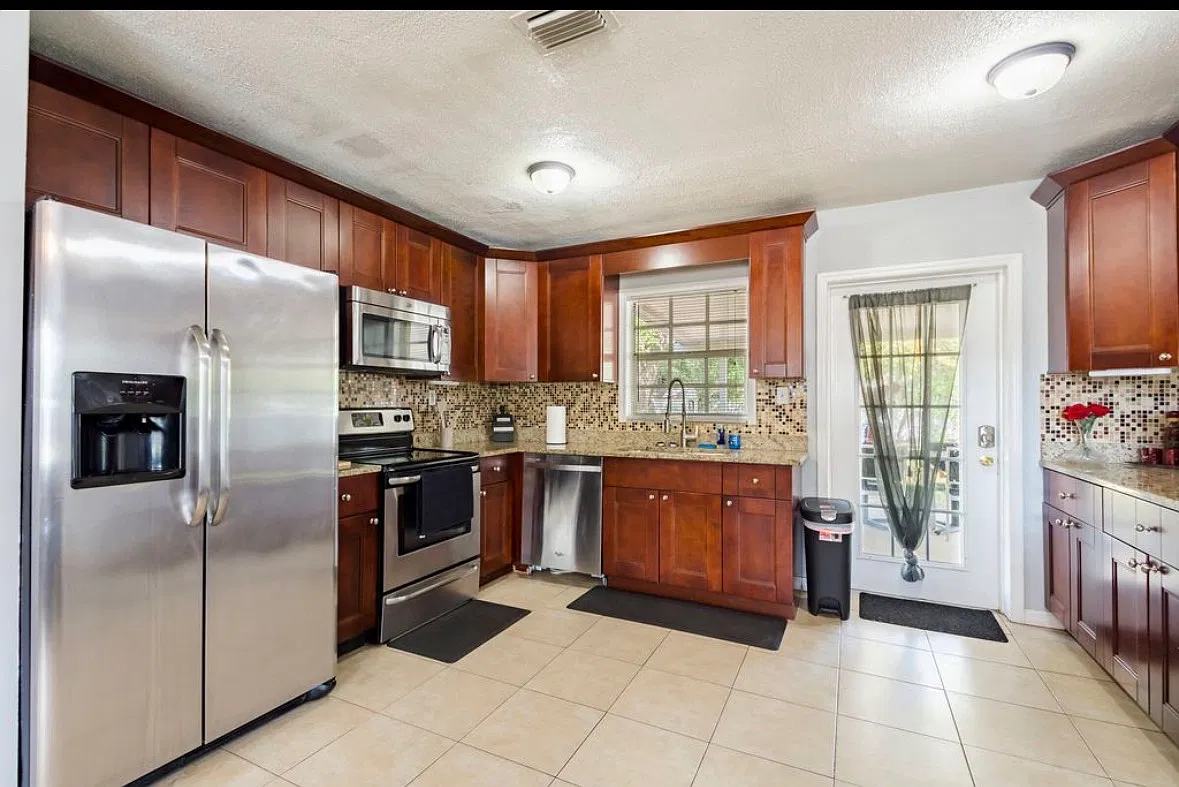 4 bed, 1258 sqft, $2,750 — Photo 2