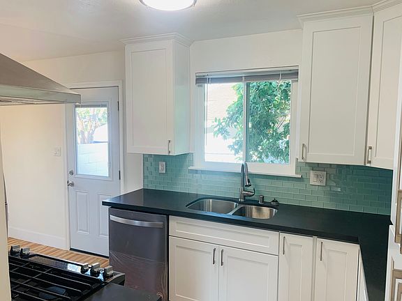 3rd image of 530 E Chalynn Cir