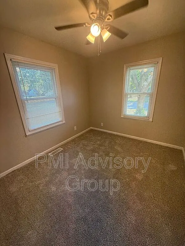 3 bed, 1.0 bath, 1008 sqft, $1,220 — Photo 4