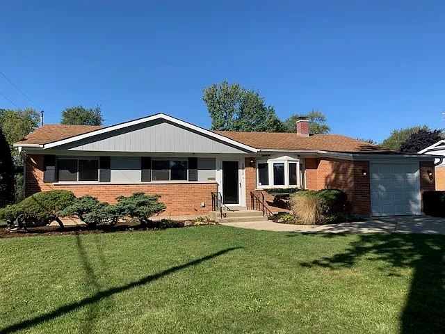 1076 Leahy Cir E photo 1