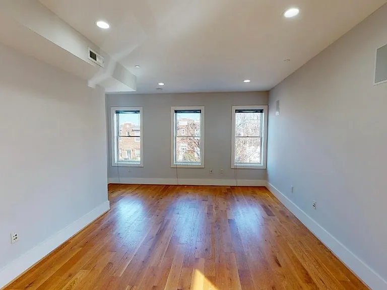 1159 Oates St NE #B — Photo 3