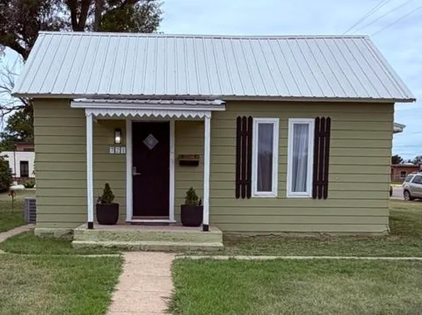 721 N 2nd Ave, Hill City, KS 67642