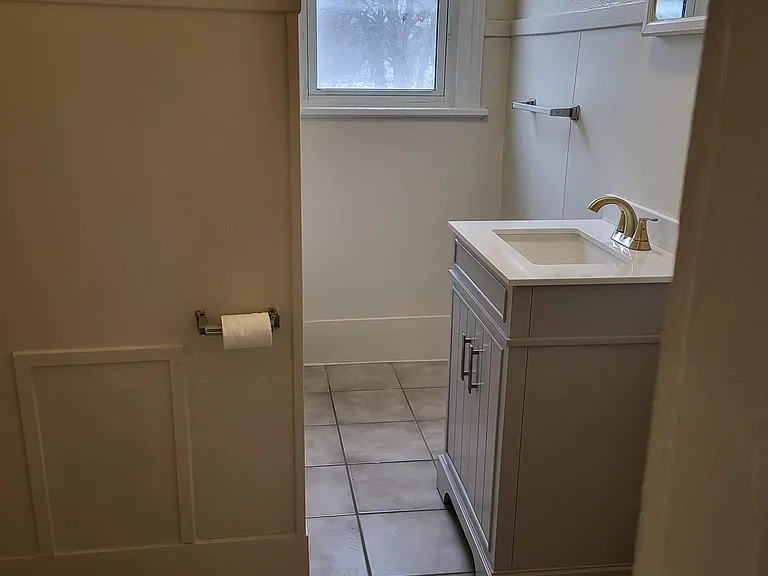 921 Hancock St — Photo 5