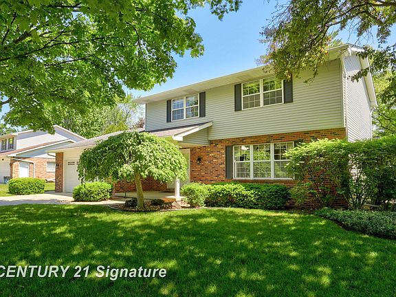 3rd image of 430 Cranbrook Dr