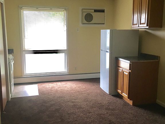 2nd image of 309 Curtis St APT 6
