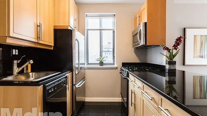 Rented by Park Property Advisors | media 26