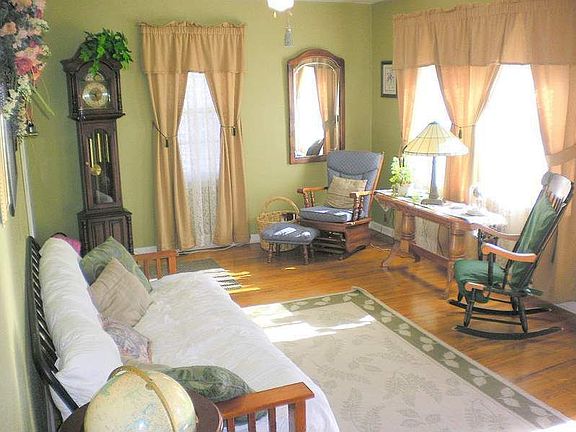 2nd image of 925 S Luick Ave