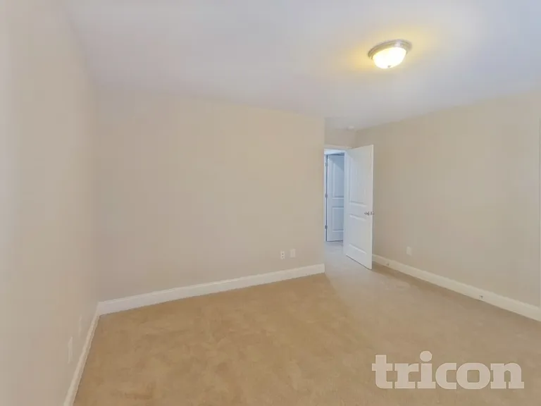 142 Regency Pl — Photo 12