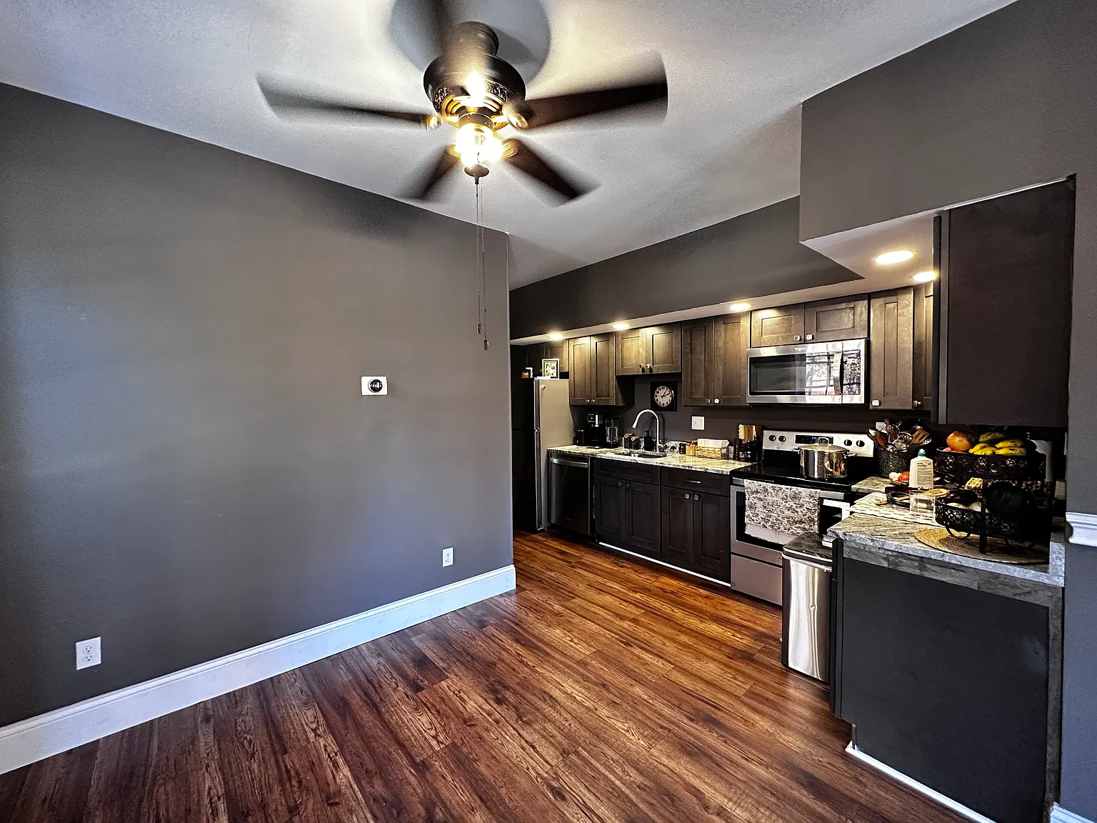 2 bed, 1.5 bath, 950 sqft, $4,500 — Photo 4