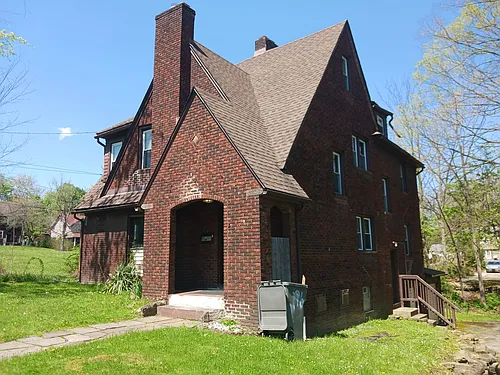 176 Upland Ave Photo 1