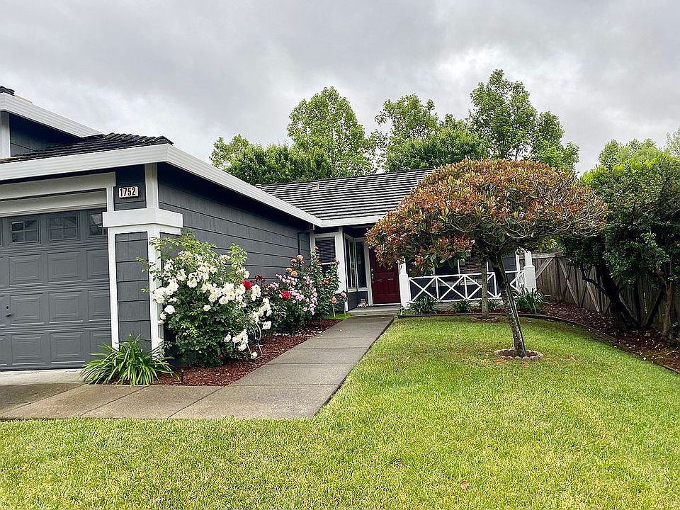 1st image of 1752 Stone Creek Dr