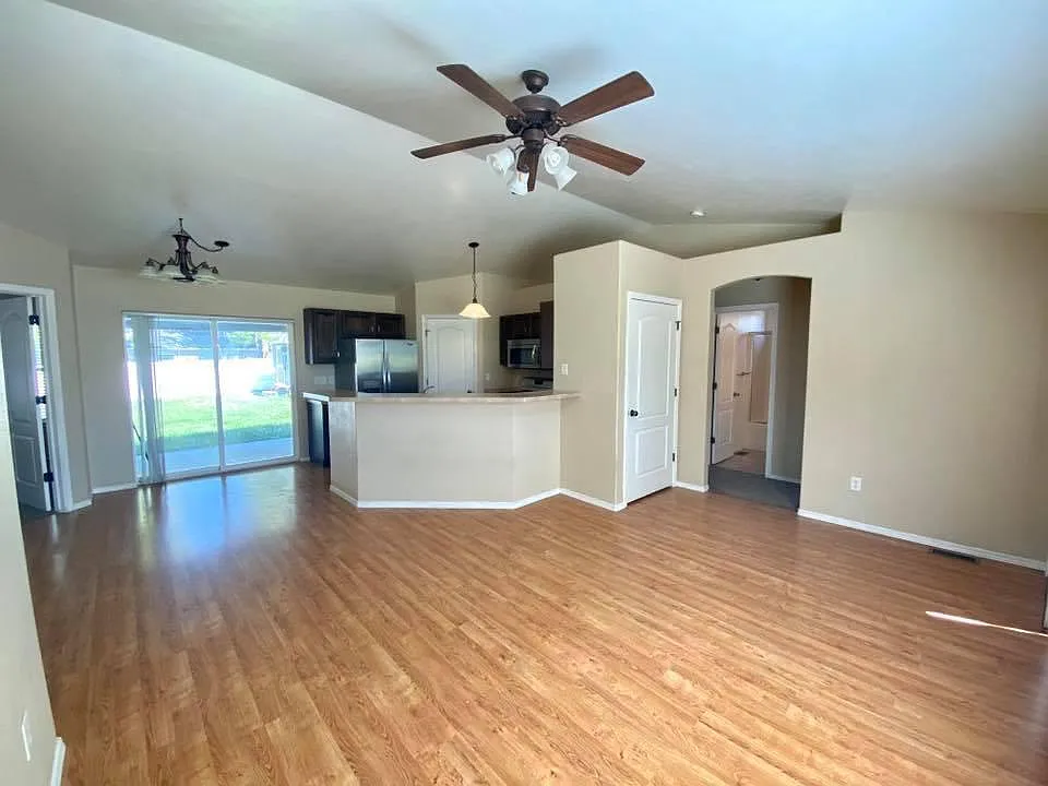 629 Picabo Dr — Photo 2