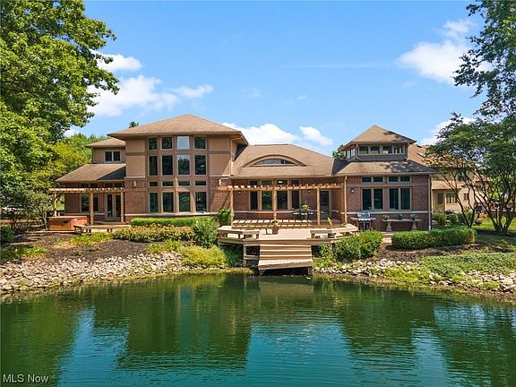 5th image of 443 Janet Dr