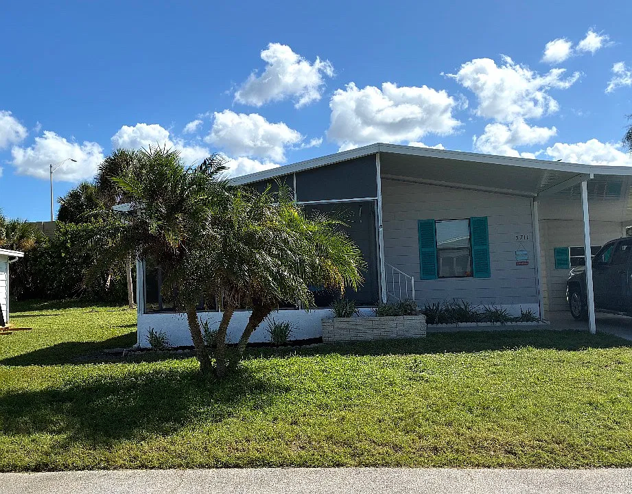 5711 Camelford Dr #527
