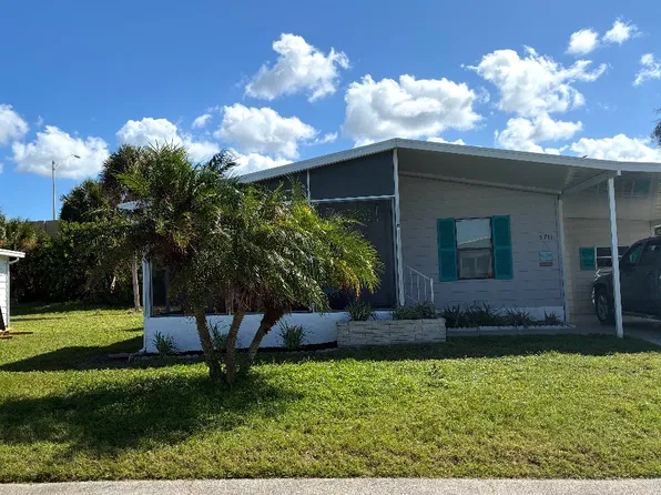 5711 Camelford Dr #527, Sarasota, FL 34233