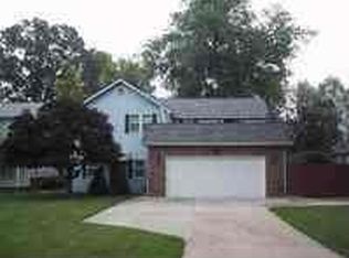 29815 E River Rd, Grosse Ile, MI 48138