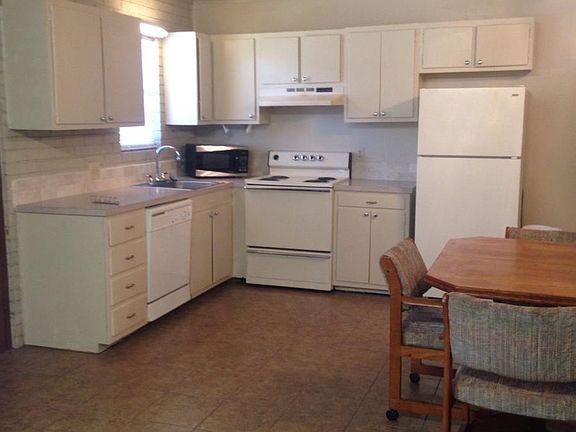 2 br Kitchen/Dining