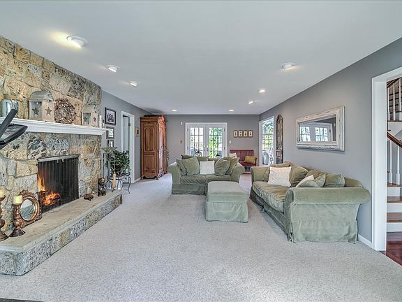 2nd image of 6 Saratoga Ct