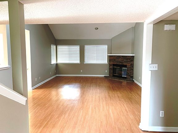 2nd image of 405 W Lakeshore Dr