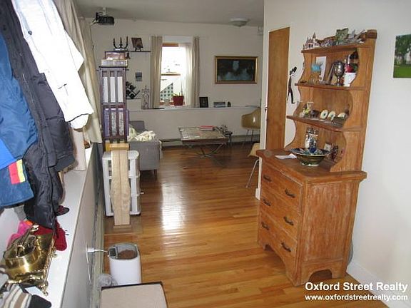 2nd image of 104 Kinnaird St #1