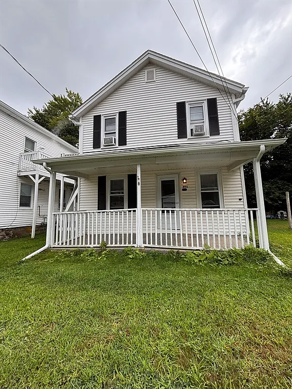 2 bed, 1.0 bath, 700 sqft, $1,900 — Photo 1