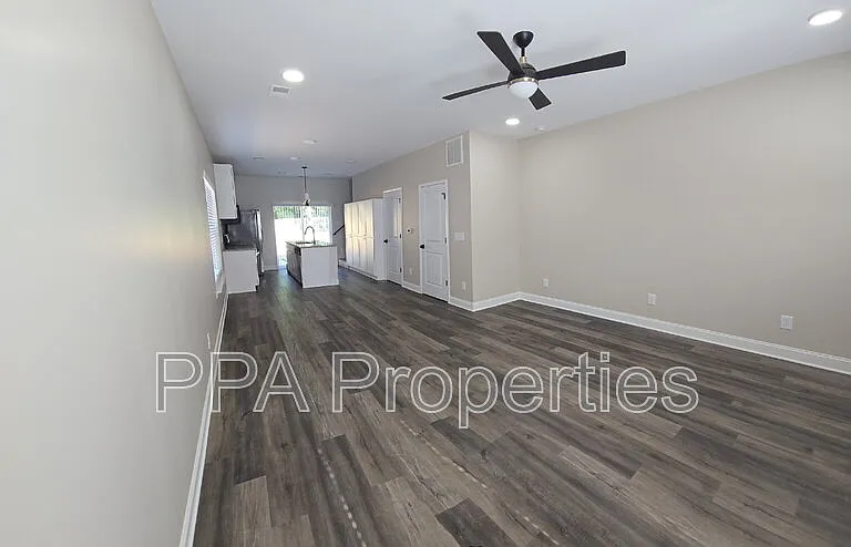 402 Giles St #B — Photo 15