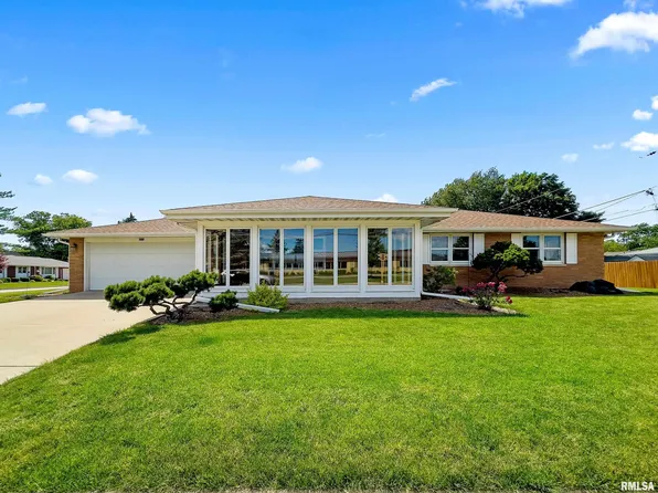 1111 S 4th Ave, Morton, IL 61550