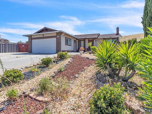 4th image of 753 Castlewood Court