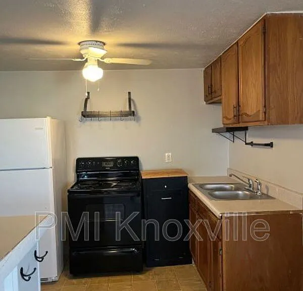 417 Landau Dr — Photo 6