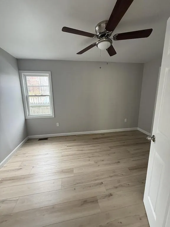 223 Davis St — Photo 4