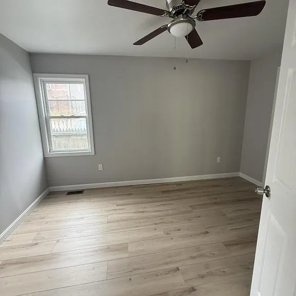 223 Davis St — Photo 4