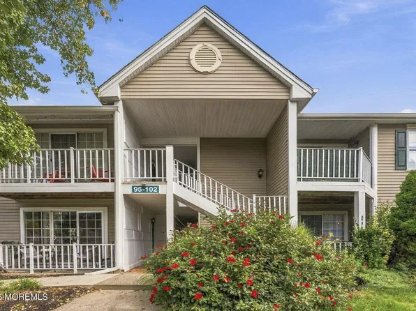 101 Beaumont Ct, Tinton Falls, NJ 07724