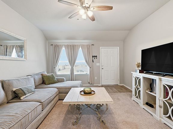 5th image of 8 Spring Ridge Ln