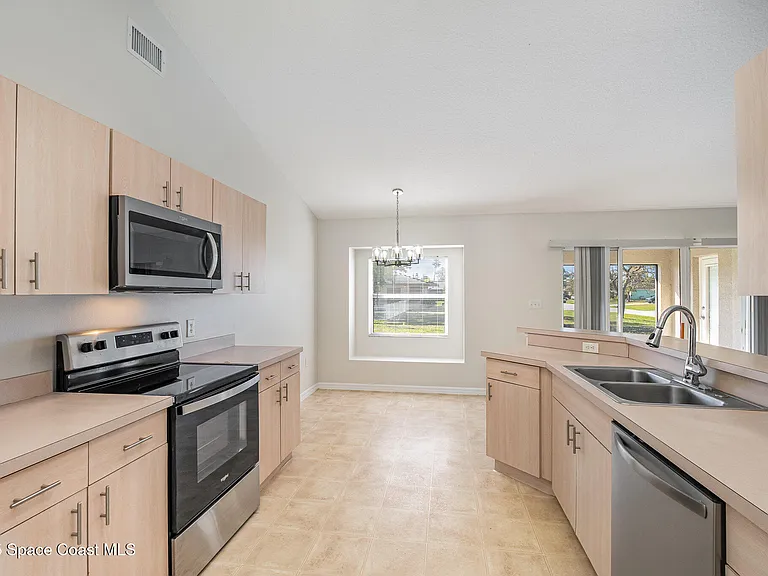 1198 Kenmore St NW — Photo 13