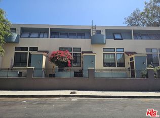 310 N Ridgewood Pl APT D, Los Angeles, CA 90004