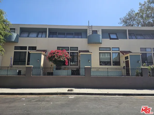310 N Ridgewood Pl APT D, Los Angeles, CA 90004