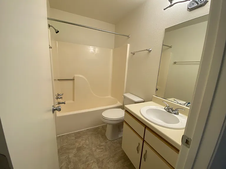 Princeton Circle West Apartments — Photo 119