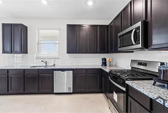 4407 Adlington St — Photo 10