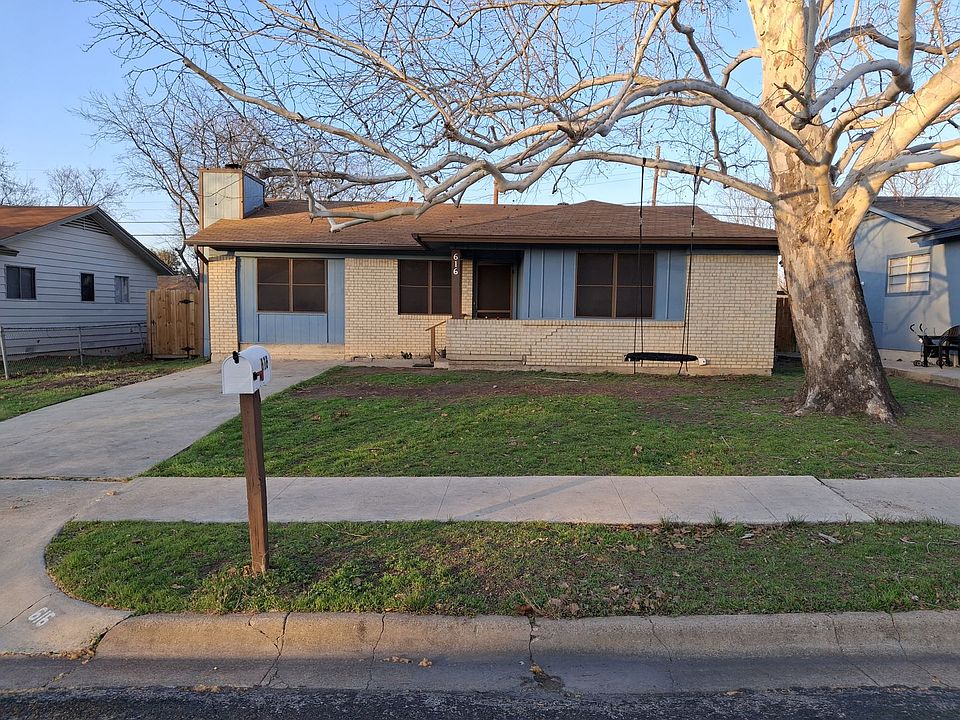 1st image of 616 W Ave E