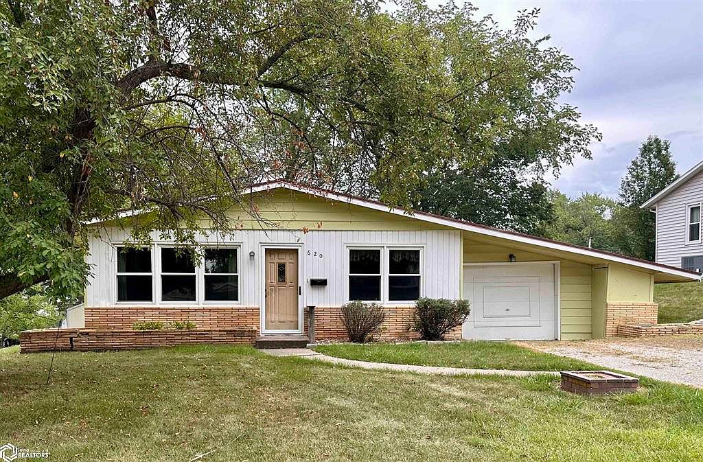 620 S Main St, Chariton, IA 50049 Zillow