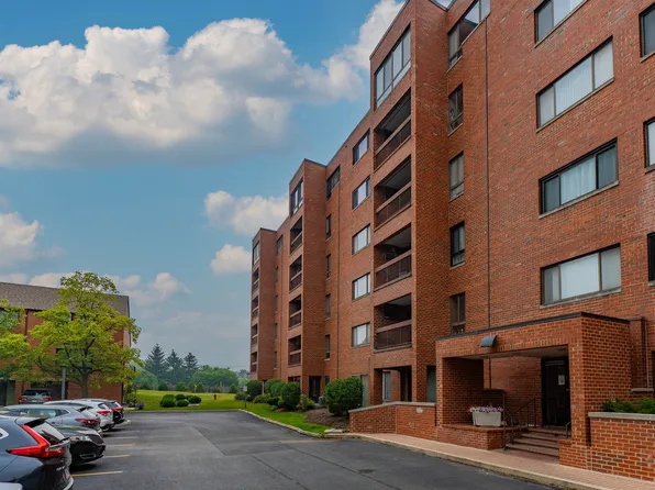 600 Naples Ct APT 110, Glenview, IL 60025