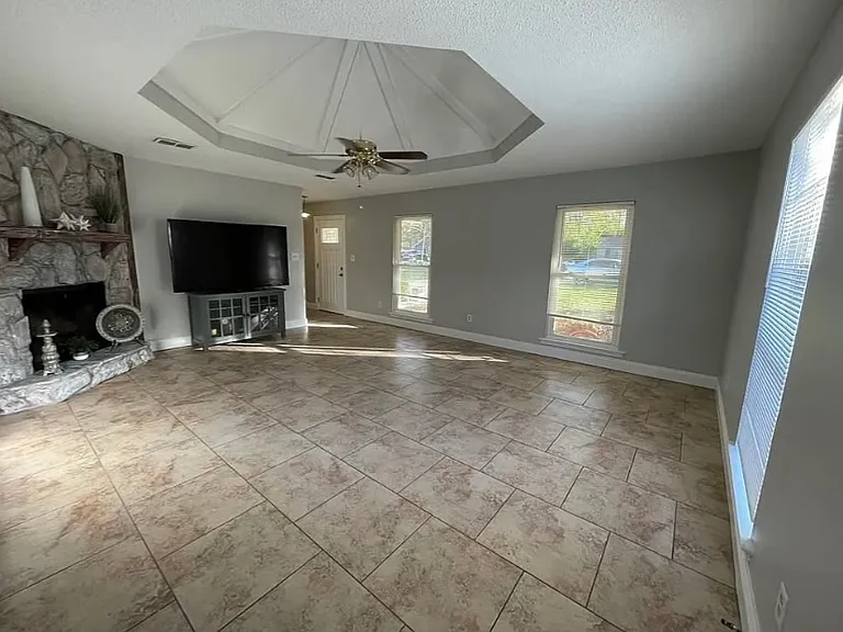 2514 Crane St — Photo 4