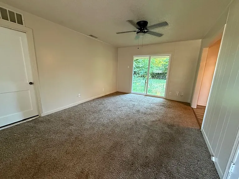 3250 College St — Photo 3
