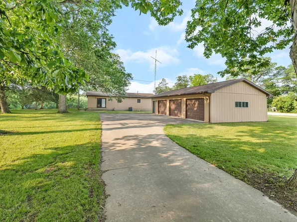 6828 E 2925 North Rd, Cornell, IL 61319