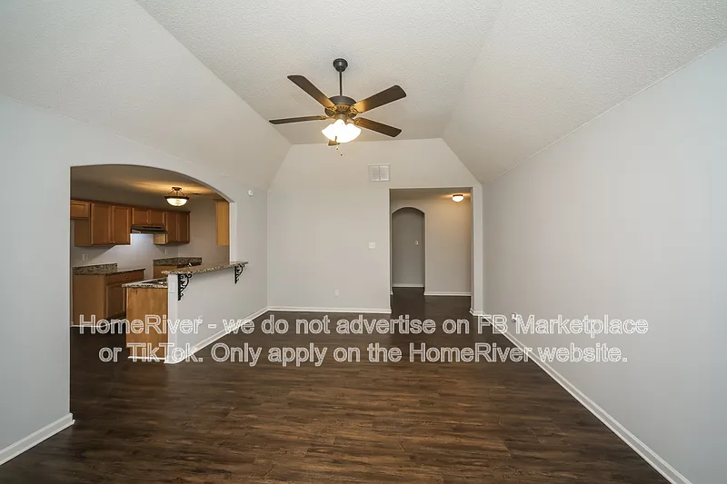 3 bed, 2.0 bath, 1725 sqft, $1,815 — Photo 4